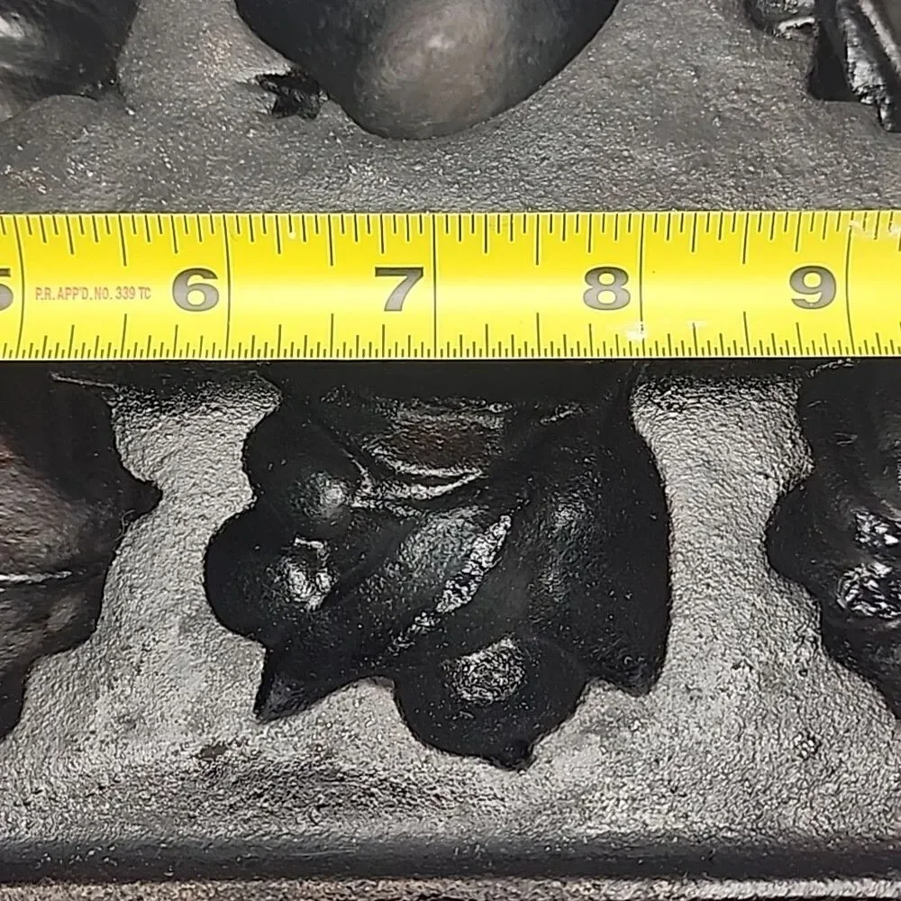 Cast Iron Fruit Leaf Mold Muffin Corn Bread Baking Pan 11.5” Heavy VTG
